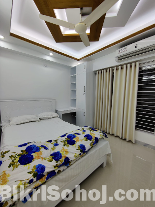 Rent a Fully Furnished 4BHK Serviced Apartment